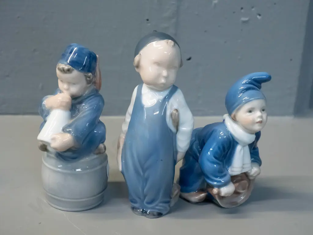 3 small Royal Copenhagen boy figurines - tallest is H-120 Image 1++