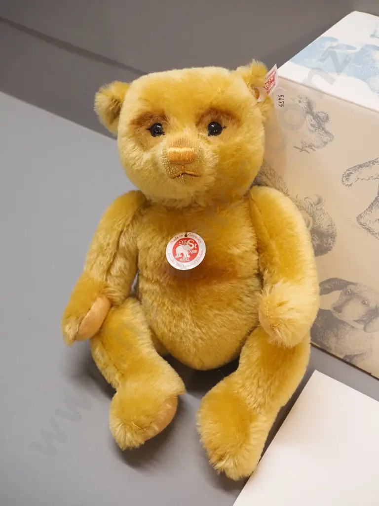 Steiff teddy bear in original box with certificate - "Buddha Bear" limited edition of 2008. H-270 sitting Image 1++