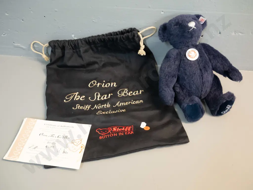 Steiff Orion the Star Bear with music box mechanism - limited edition of 1500, in embroidered bag. H-270 Image 1++