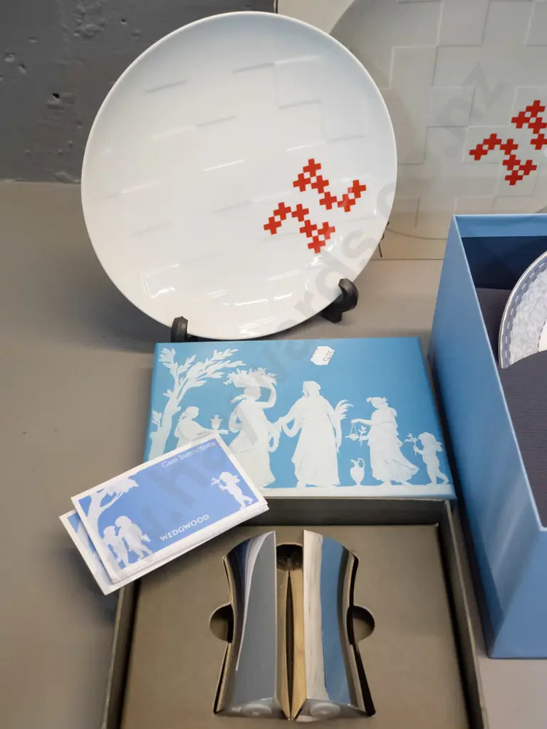 boxed pair Wedgwood Millennium cups & saucers, signed by Lord Wedgwood, boxed silver plated salt & pepper and a Royal Image 1++