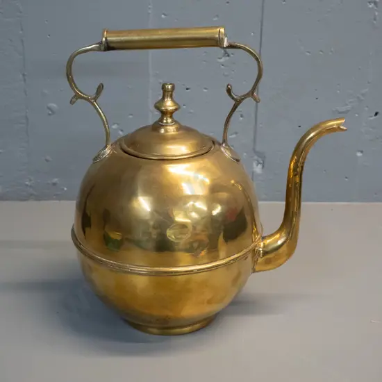 vintage all-brass tea kettle - some dents H-320 W-270