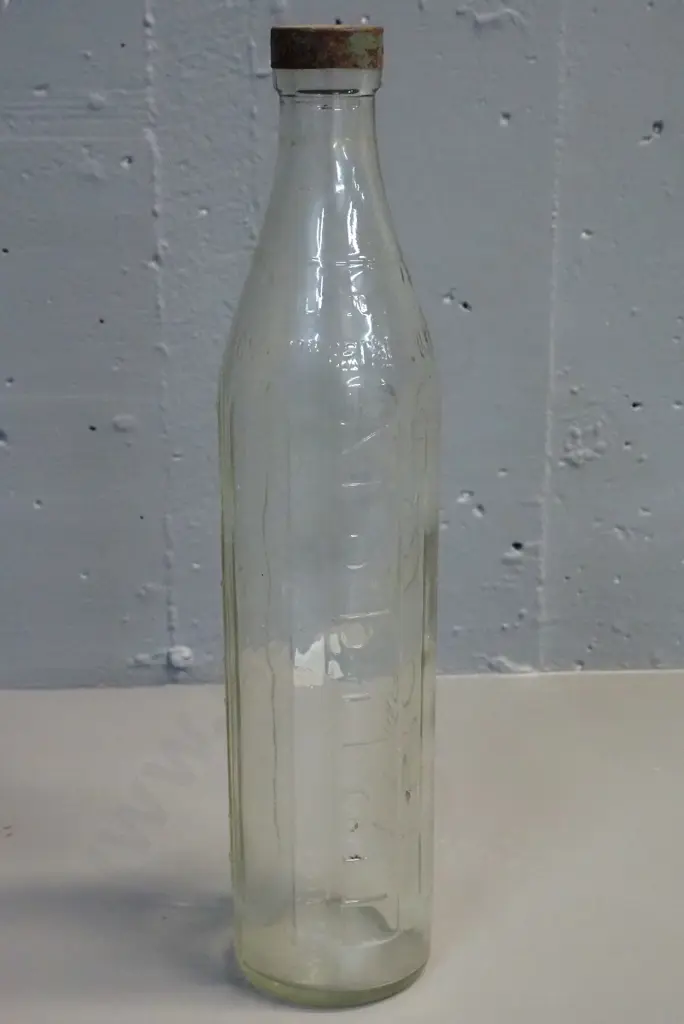 Mobil oil motor oil quart bottle with metal cap H-370 Image 1++