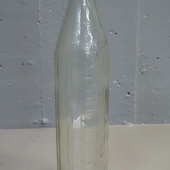 Mobil oil motor oil quart bottle with metal cap H-370