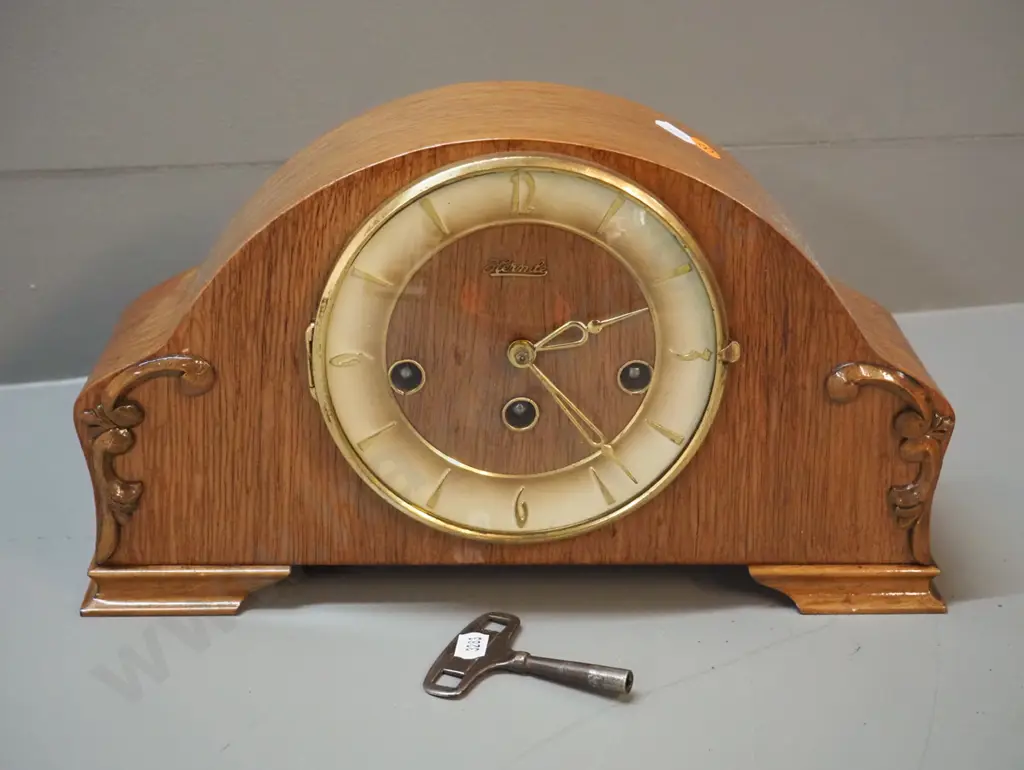 retro Hermle wood-cased chiming mantel clock with key H-190 W-320 D-90 Image 1++