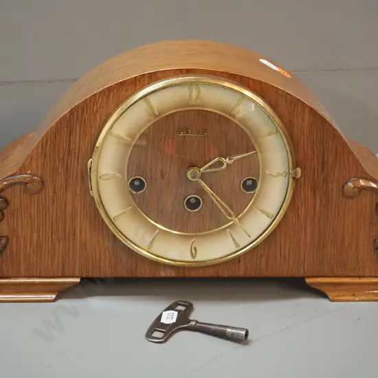 retro Hermle wood-cased chiming mantel clock with key H-190 W-320 D-90