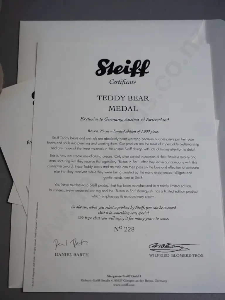 Steiff Teddy "Bear Medal" - boxed limited edition of 1000, with large bronze commemorative medal H-260 Image 1++