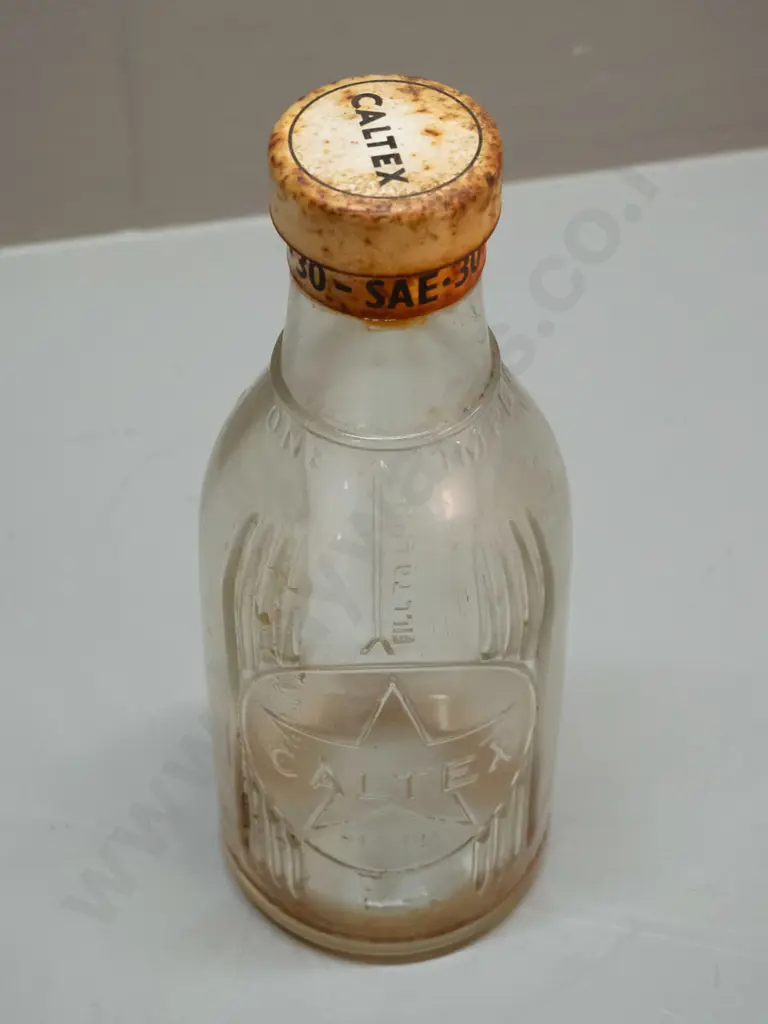 vintage Caltex oil pint bottle with cap SAE30 grade band - some corrosion H-220 Image 1++