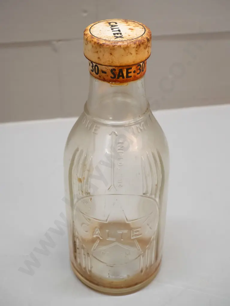 vintage Caltex oil pint bottle with cap SAE30 grade band - some corrosion H-220 Image 1++