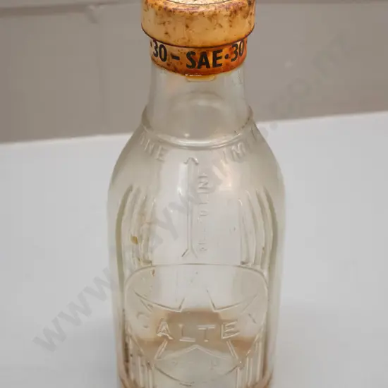 vintage Caltex oil pint bottle with cap SAE30 grade band - some corrosion H-220