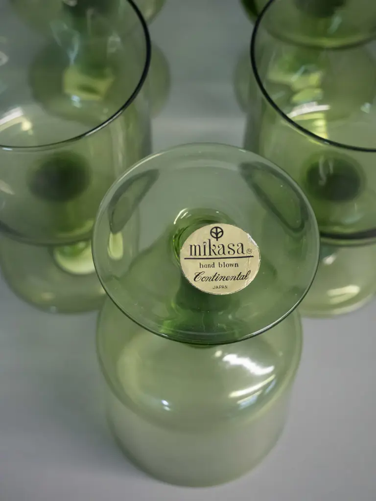set of 6 retro Mikasa green glass stemmed large wine glasses H-150 D-80 at rim Image 1++