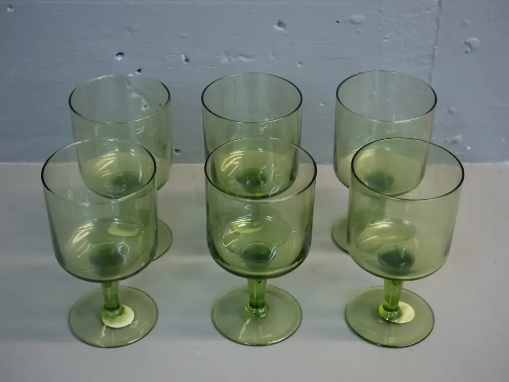 set of 6 retro Mikasa green glass stemmed large wine glasses H-150 D-80 at rim Image 1++