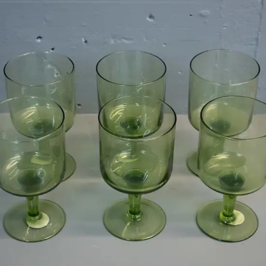 set of 6 retro Mikasa green glass stemmed large wine glasses H-150 D-80 at rim