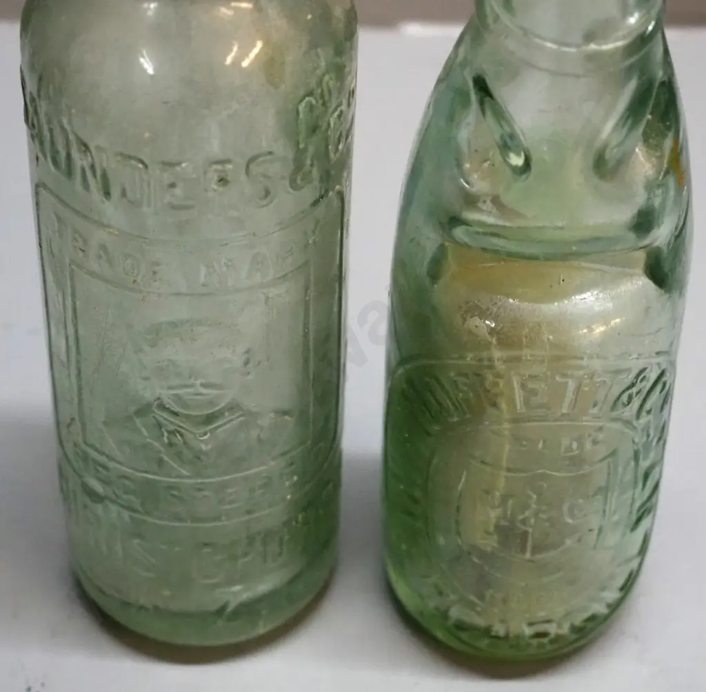 4 vintage drink bottles: Lane's Dunedin w/small chip at rim, bakelite screw stopper, Moffett & Co Invercargill, Saunders Image 1++