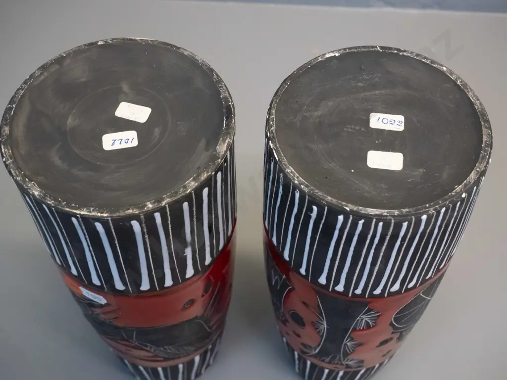 pair of Italian pottery vases - stylised classical motifs H-270 D-130 Image 1++