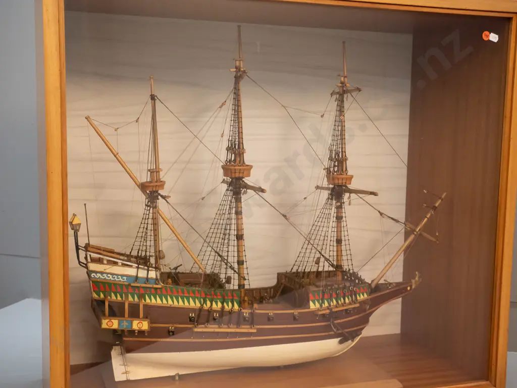 large timber model ship - the Golden Hinde - in mahogany case with glazed front - case H-665 W-750 D-325 Image 1++