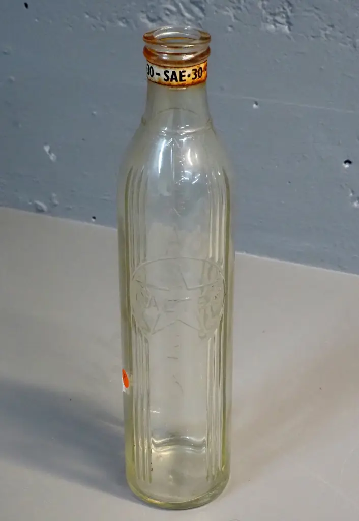 Caltex motor oil quart bottle with metal SAE30 grade band H-360 Image 1++
