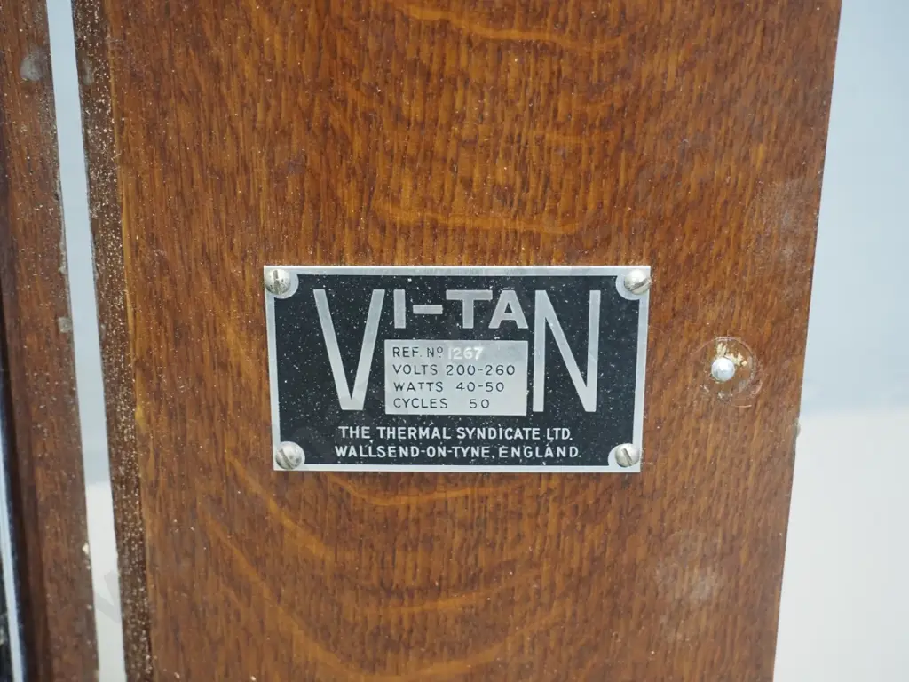 vintage portable Vi-Tan sun lamp in wooden case - Thermal Syndicate Ltd England H-345 W-170 D-230 Image 1++