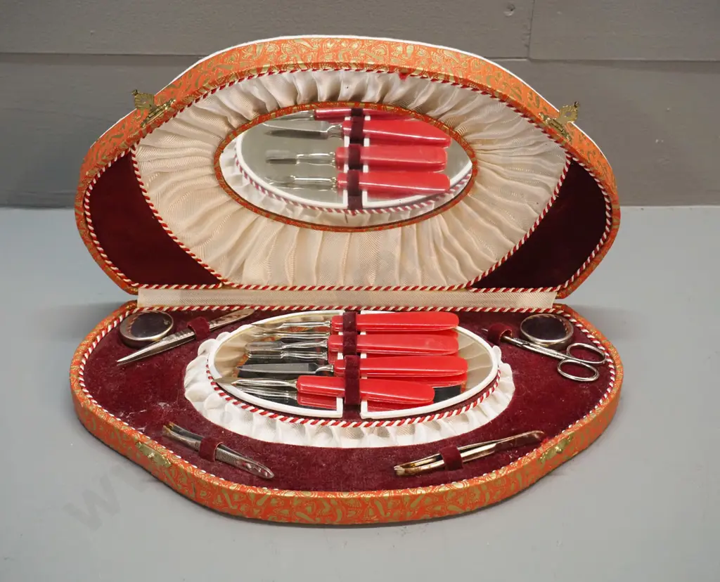 vintage manicure set with mirror in lid, velvet & satin lining, corrosion to some items W-290 D-165 Image 1++