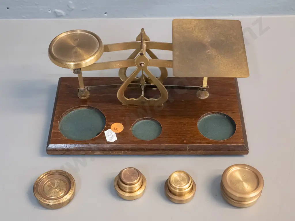 small set of brass balance scales on wooden base, with 10 weights - marked Made in England - Warranted Accurate H90 W215 Image 1++