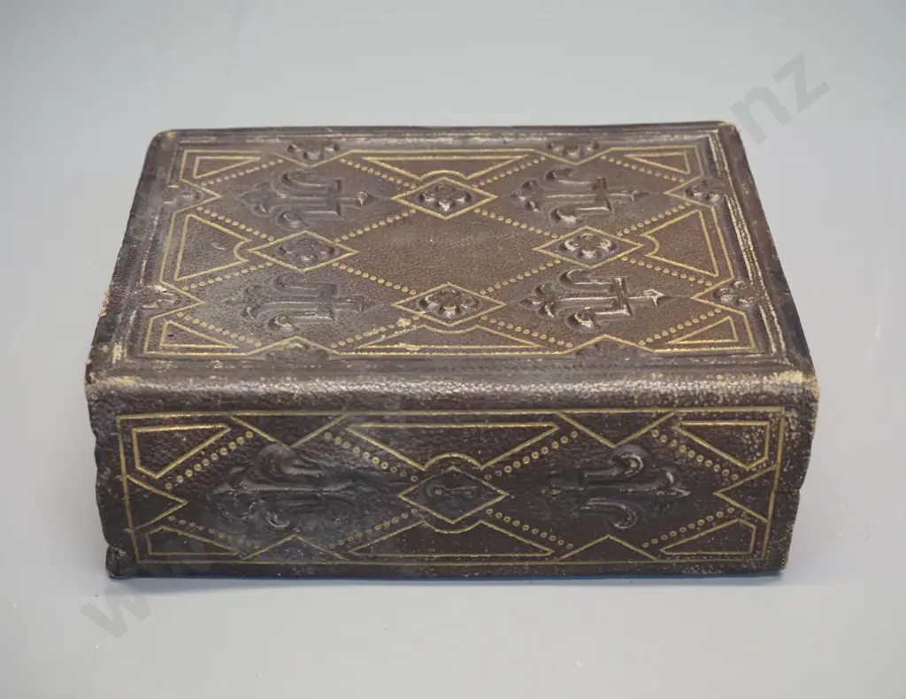 Victorian photo album with numerous photos, no dates or names, in tooled leather album, coming apart slightly H155 W115 Image 1++
