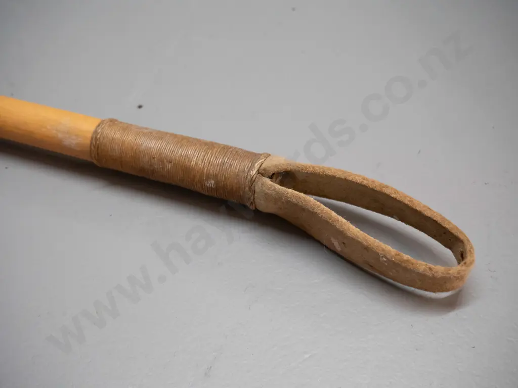 hammer-head riding crop with timber stem, leather strap, brass head L-820 Image 1++
