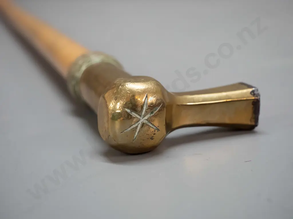 hammer-head riding crop with timber stem, leather strap, brass head L-820 Image 1++