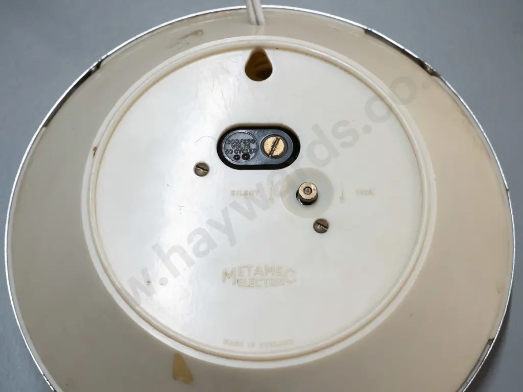 retro Metamec English plastic, metal and glass cased electric wall clock D-185 Image 1++