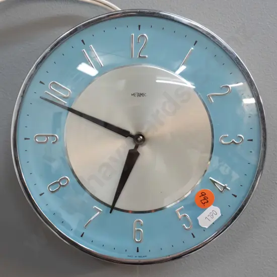 retro Metamec English plastic, metal and glass cased electric wall clock D-185