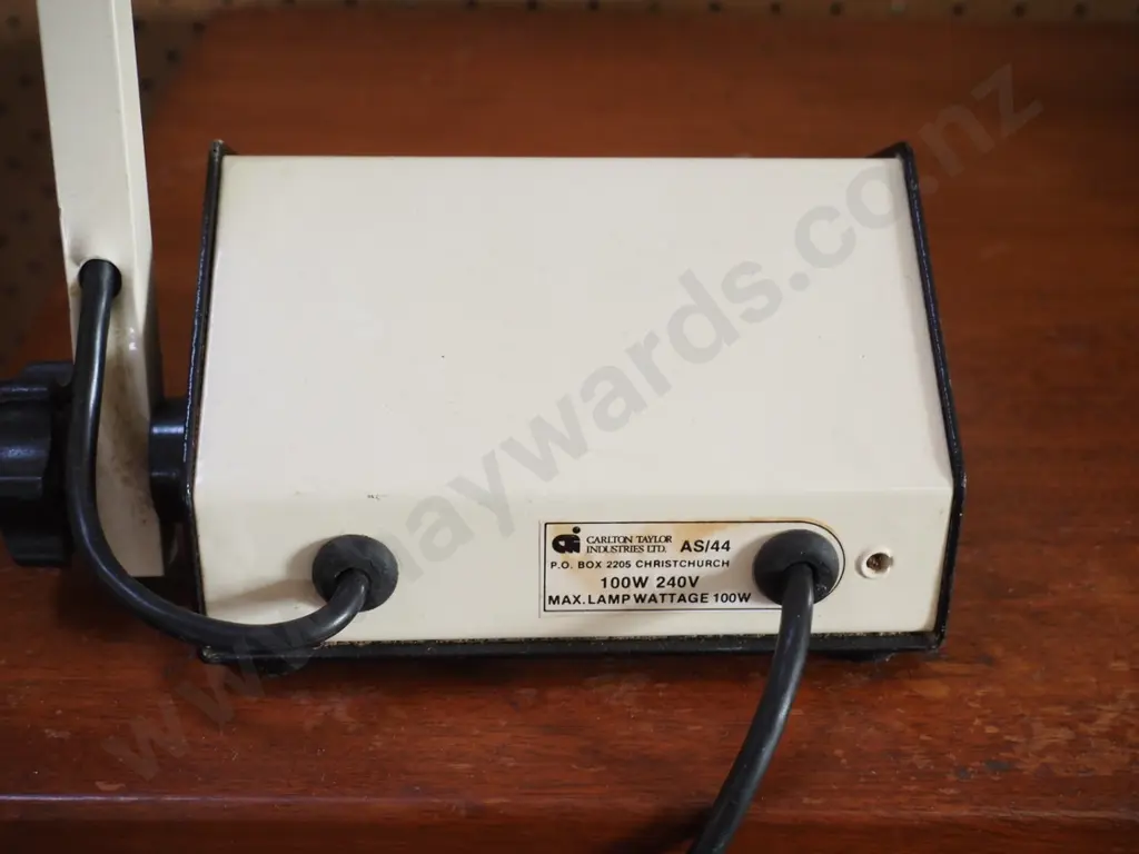 NZ Made retro  cream and black metal desk lamp H-400 (slight scratching) Image 1++
