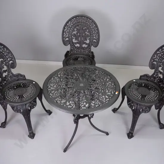Victorian style cast iron outdoor table and 3 chairs - table H-650 D-650