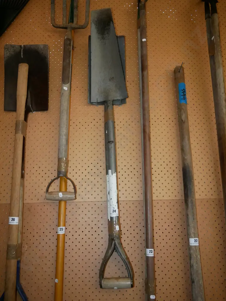 tree spade, metal spade Image 1++