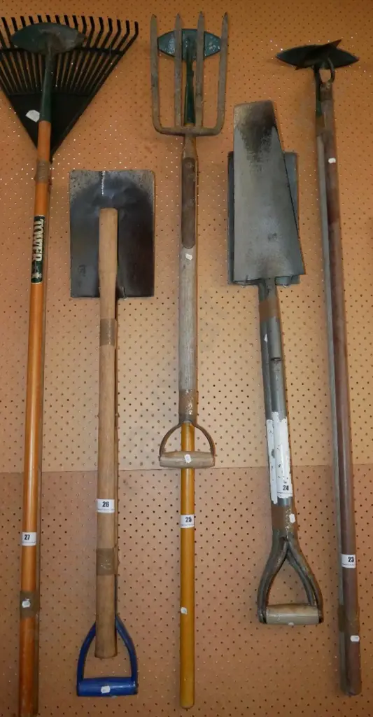 garden fork and aeroplane hoe Image 1++