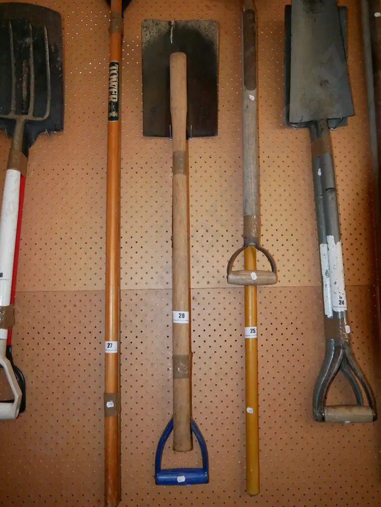 vintage English spade, wooden handle Image 1++
