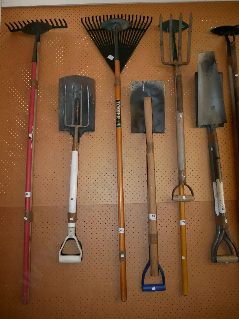 leaf rake, aeroplane hoe Image 1++