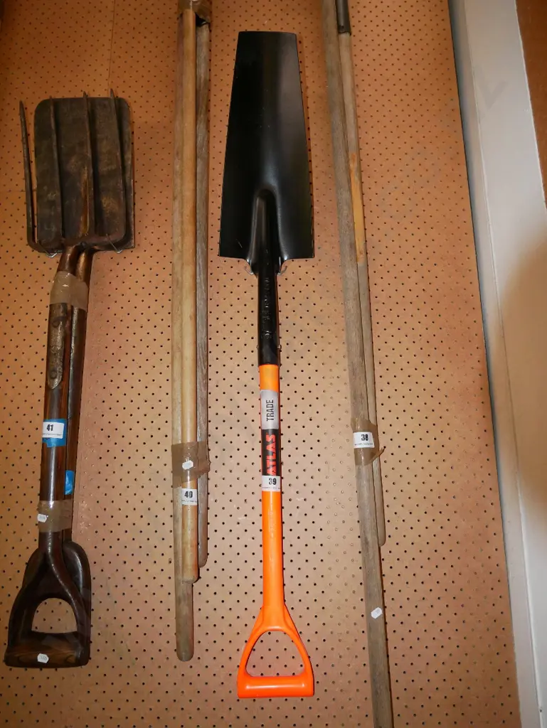 as-new Atlas tree spade Image 1++