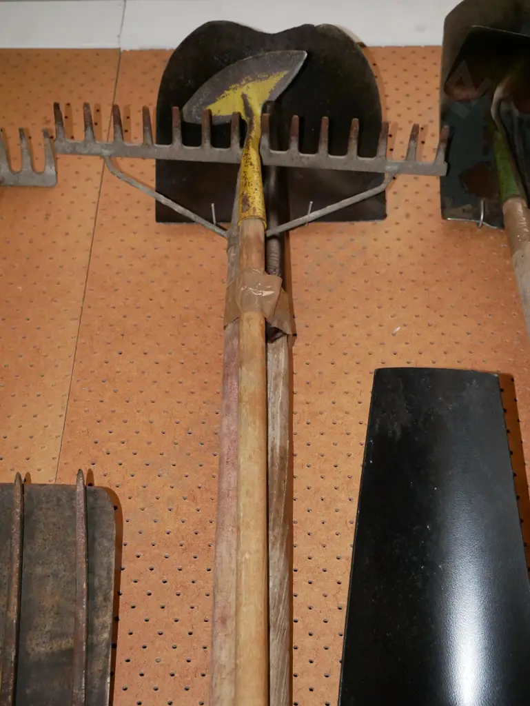 shovel, rake, aeroplane hoe Image 1++