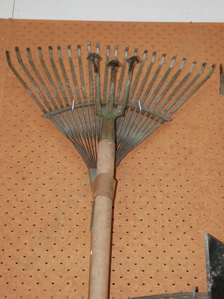 leaf rake, cultivator Image 1++