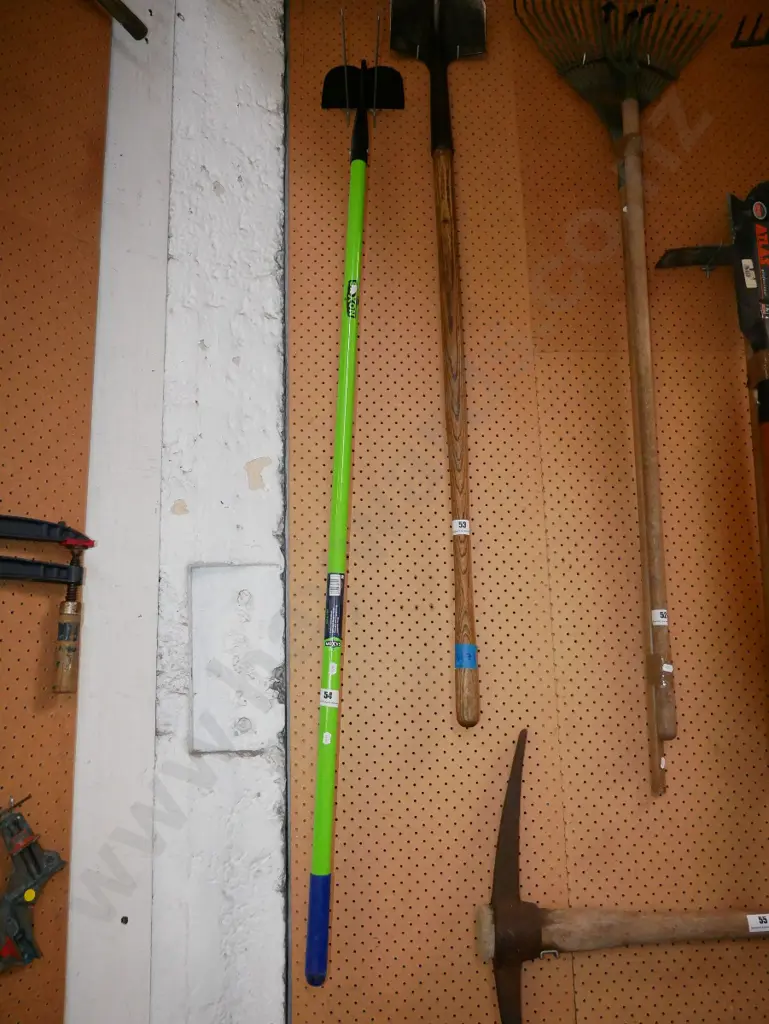 as-new Saxon garden hoe Image 1++