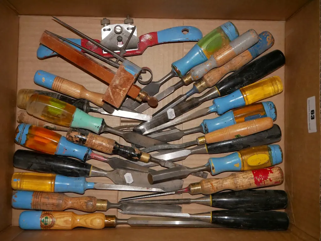 box; chisels, marker gauge, spoke shave etc Image 1++