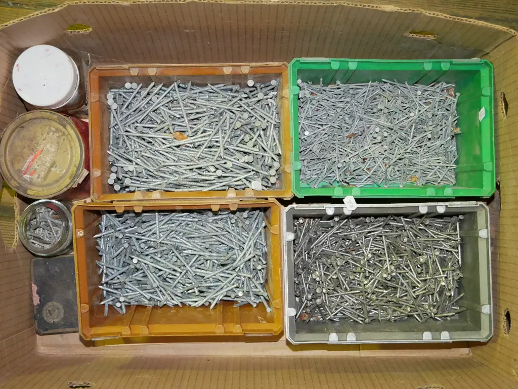 box; nails Image 1++