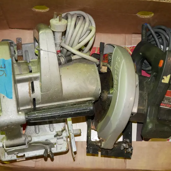 box; 2x skilsaws