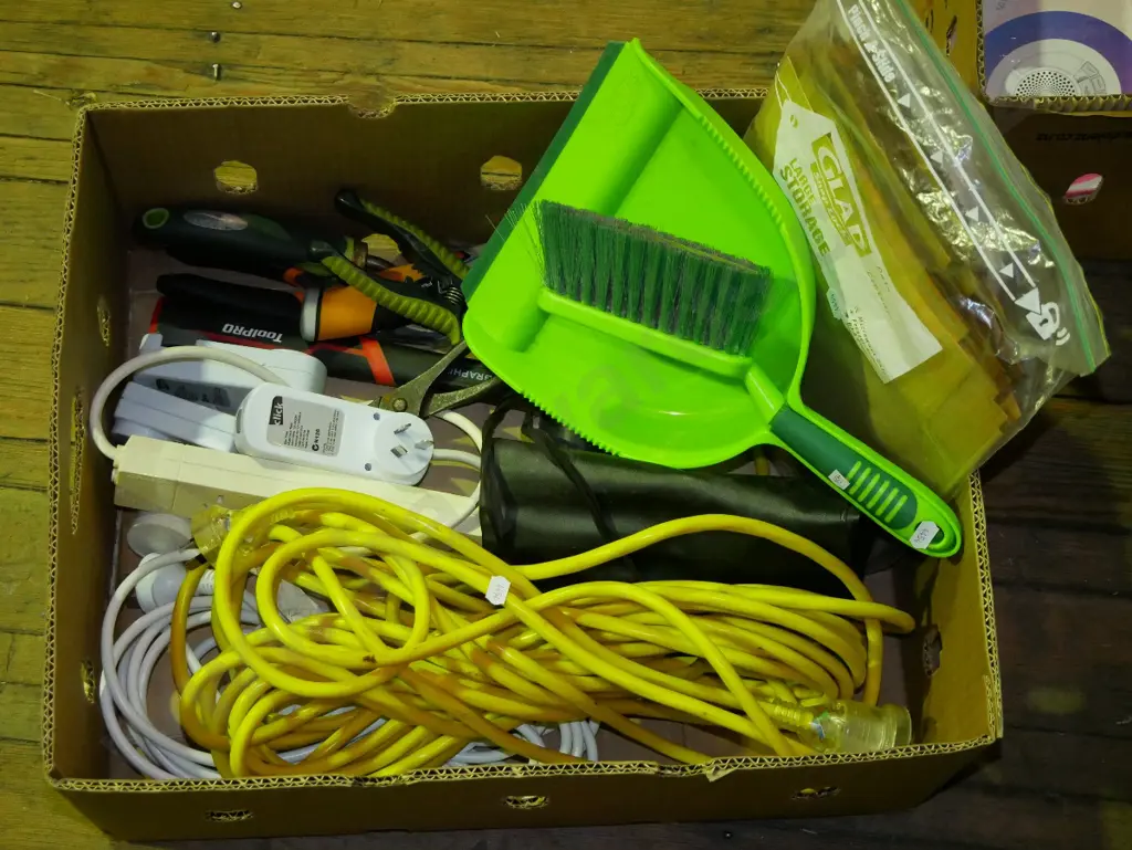box; extension cord, multi board etc Image 1++