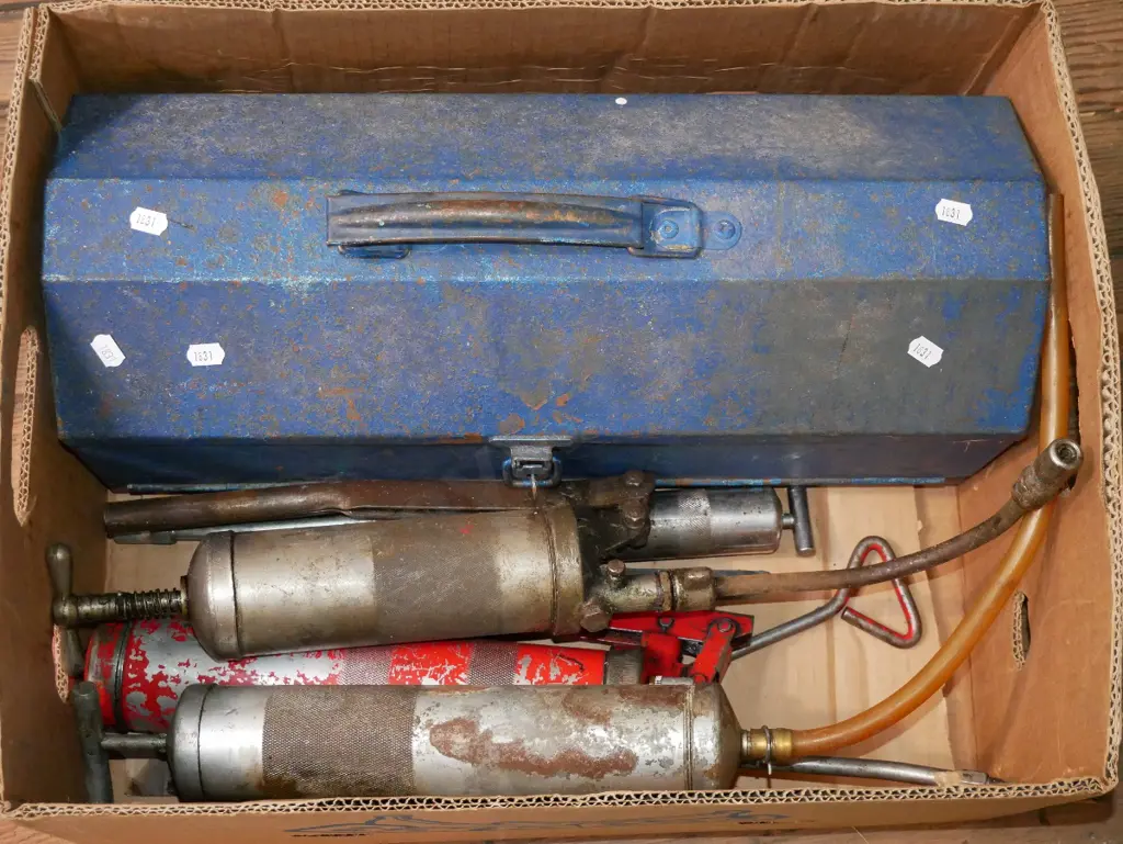box; tool box, grease guns Image 1++