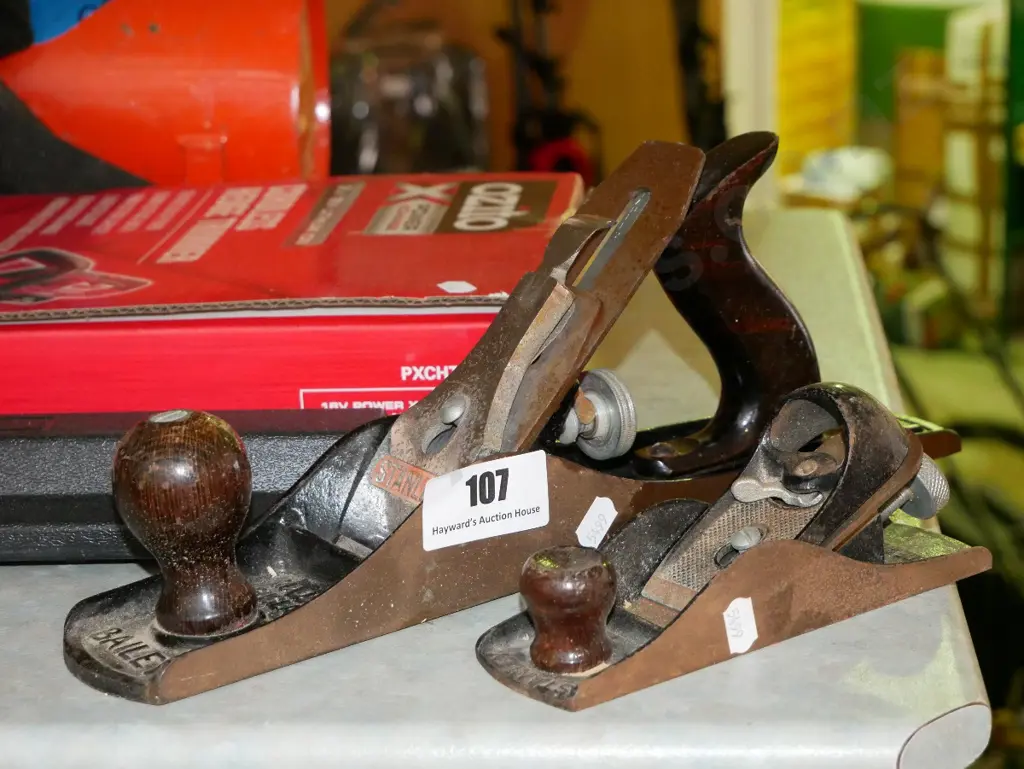 2x hand planes Image 1++