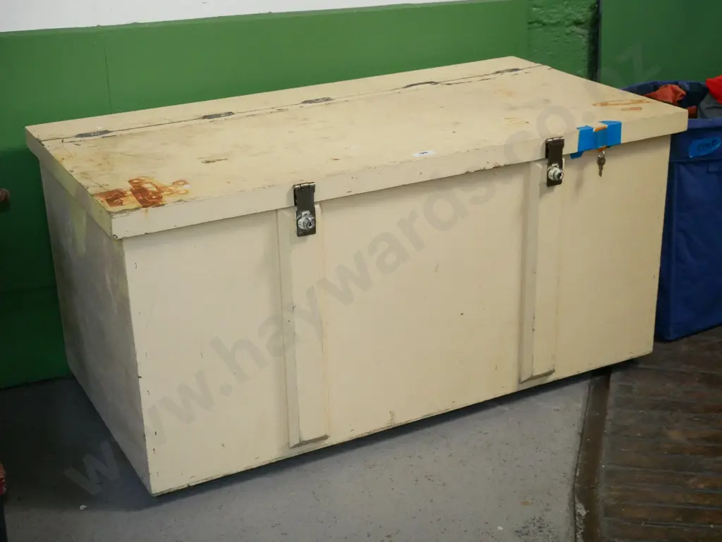 large wooden lockable storage chest - keys in office H-640 W-1320 D-690 Image 1++