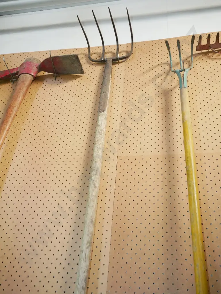 muck rake Image 1++