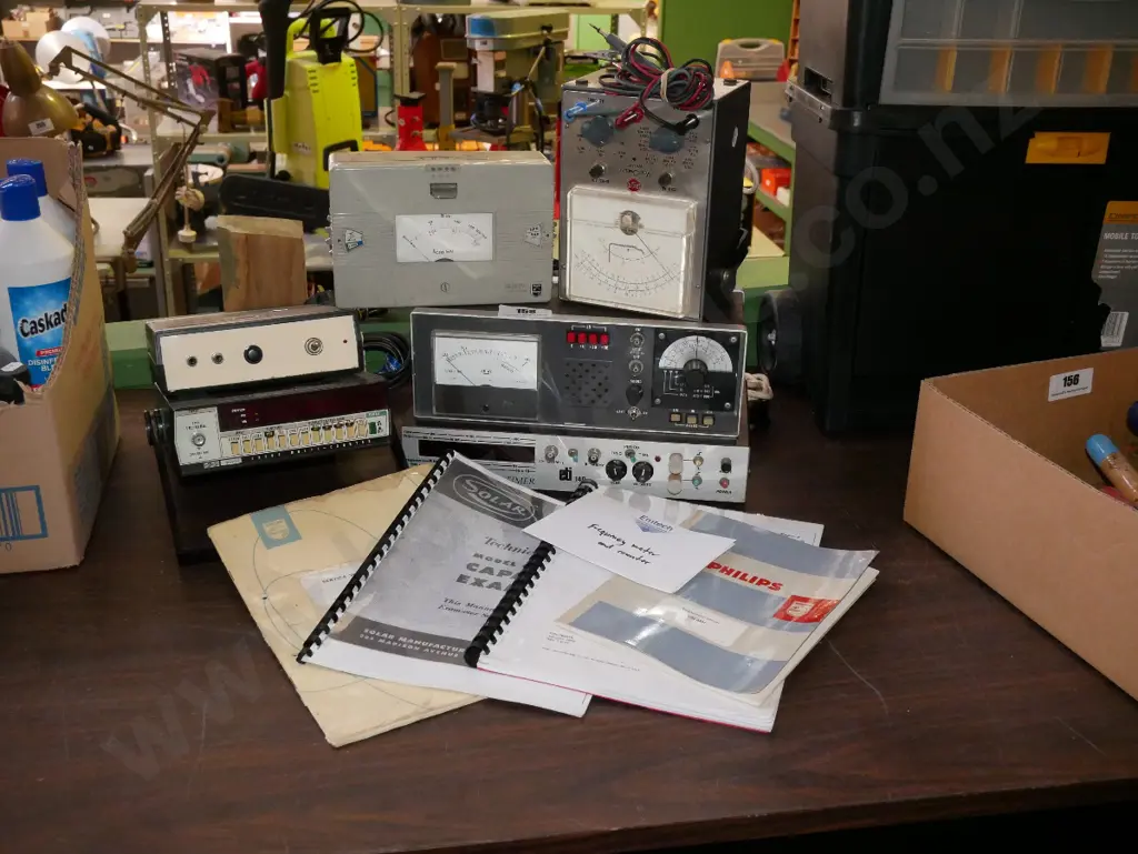 vintage frequency metre and counter, capacity etc Image 1++