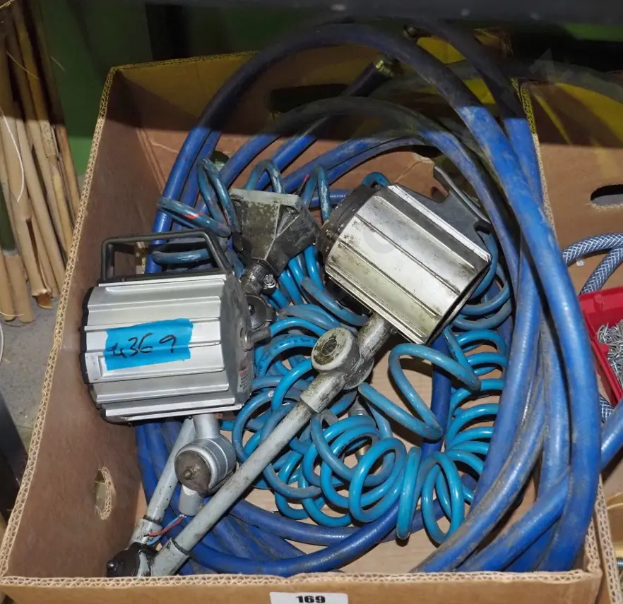 box; air hoses, 2x industrial spotlights Image 1++
