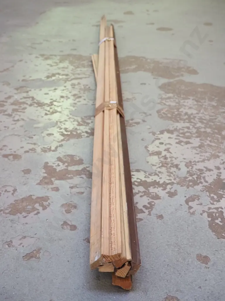 bundle of picture frame moulding Image 1++