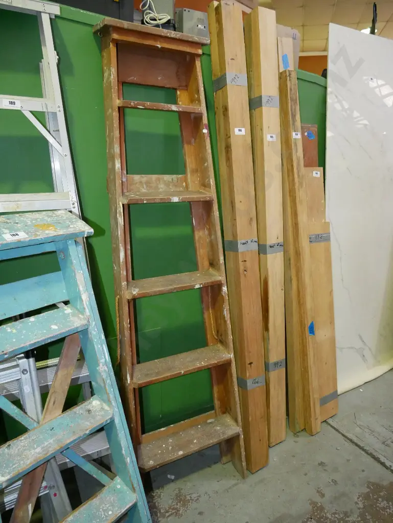 5 step wooden ladder Image 1++